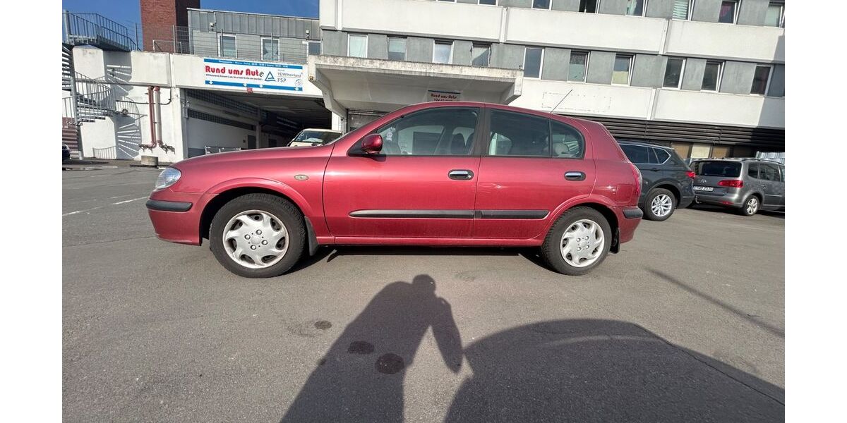 Nissan Almera 38.600 km 3.399 &euro; Düsseldorf 40470