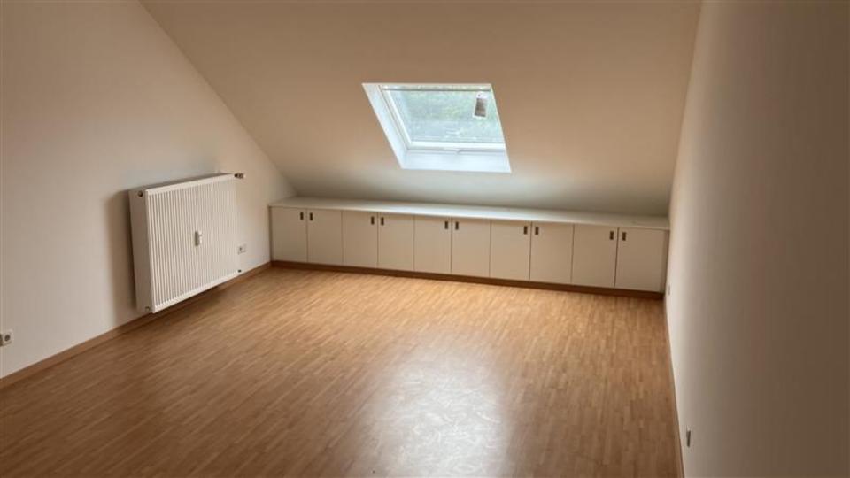 Dachgeschoßwohnung Langenfeld (Rheinland) - 2 Zimmer, 75 m&sup2;, 645&euro; | Angebot:23689817