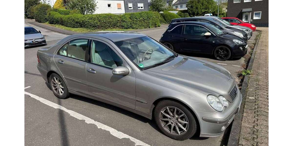 Mercedes-Benz 180 160.000 km 3.300 &euro; Hückeswagen, Schloss-Stadt 42499