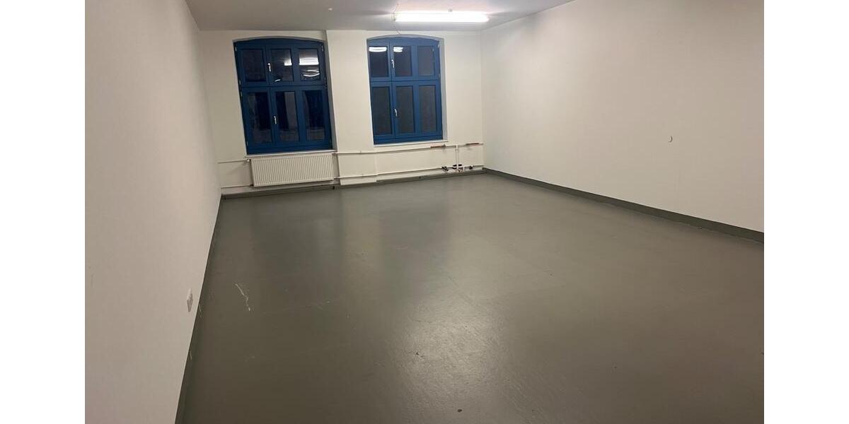 TOP sanierte 400m2 Halle Büros in historischem Ambiente ! zimmer