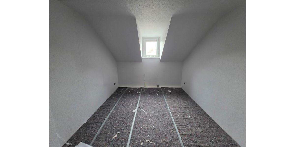 Dachgeschoßwohnung Düsseldorf Oberbilk - 4.5 Zimmer, 100 m&sup2;, 1.190&euro; | Angebot:25750079