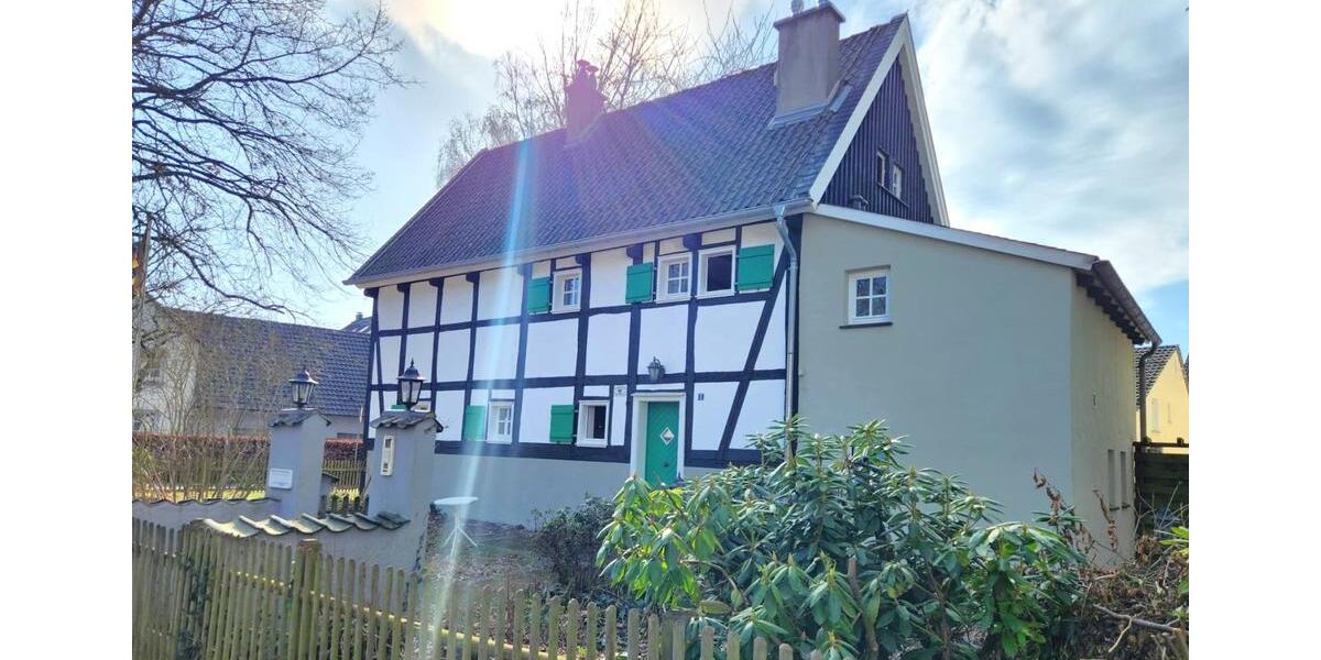 Einfamilienhaus Bergisch Gladbach Paffrath - 4 Zimmer, 155 m&sup2;, 2.350&euro; | Angebot:25715770