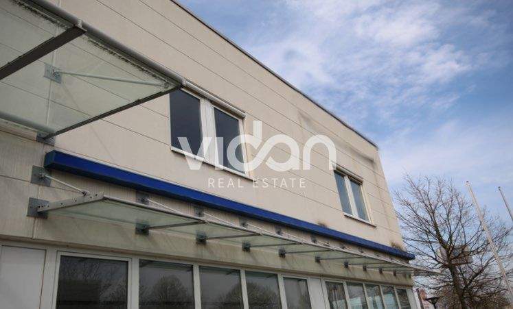 HALLE | BÜRO | STELLPLÄTZE | VIDAN REAL ESTATE zimmer