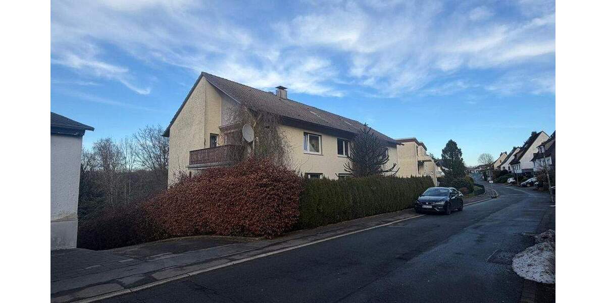 Teil-Sanierungsbedürftiges 3-FH mit Entwicklungspotential in begehrter Lage von Schalksmühle-Heedfeld inkl. genehmigtem Baugrundstück… 1 zimmer