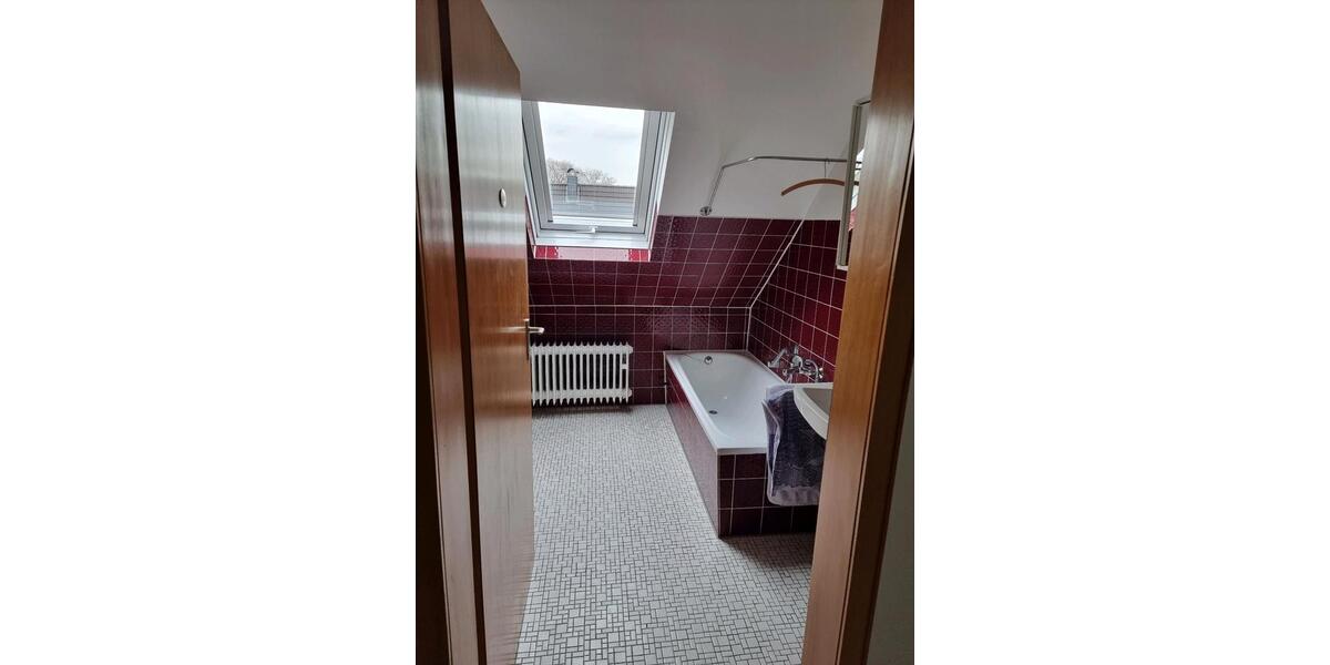 Dachgeschoßwohnung Bergisch Gladbach Alt-Frankenforst - 2 Zimmer, 61 m&sup2;, 810&euro; | Angebot:26165997