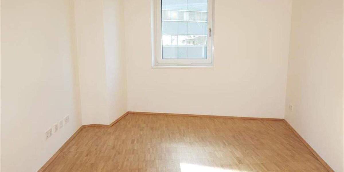 Attraktive 3 Zimmer Wohnung inkl. EBK , Fußbodenheizung, Süd-West Terrasse 3 zimmer