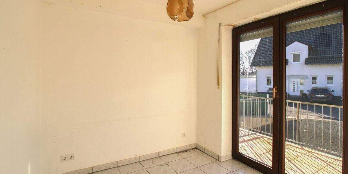 Aufgeteiltes Wohn- und Bürohaus in Sackgassenlage mit Tiefgarage und großem Naturgarten 1 zimmer