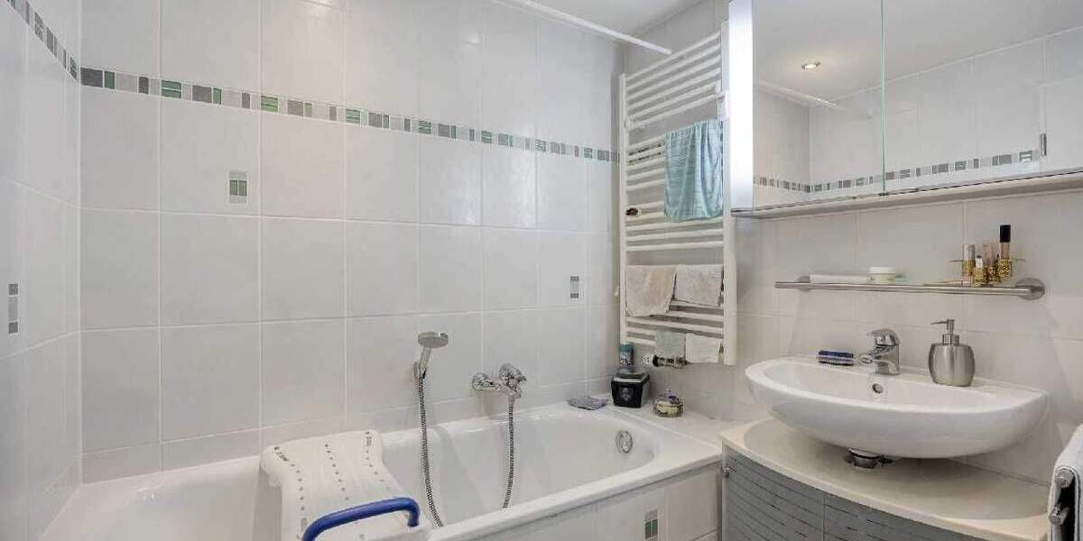 Großzügige 4-Zimmer-Stadtwohnung mit zwei Loggien und Aufzug in Ratingen-Mitte 4 zimmer