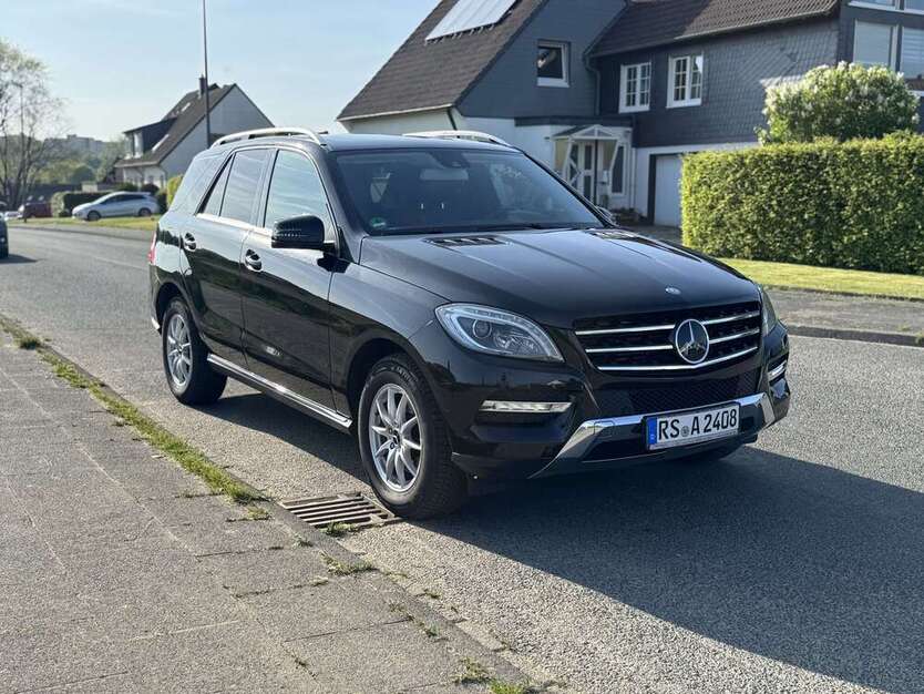 Mercedes-Benz ML 350 198.000 km 22.600 € Remscheid 42853