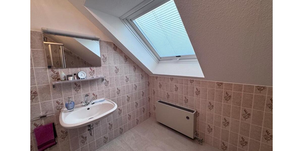 Miete - Einfamilienhaus mit 6 Zimmern, 2 Küchen, Garten und Kamin 6 zimmer