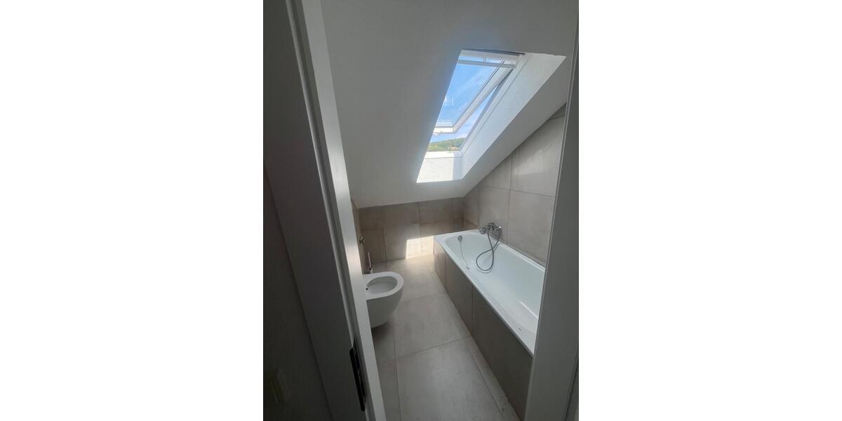 Dachgeschoßwohnung Lindlar - 2 Zimmer, 60 m&sup2;, 800&euro; | Angebot:26279682