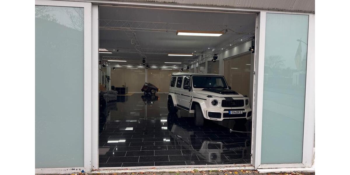 Befahrbare Halle Autohaus Gewerbehalle mit Büro zimmer
