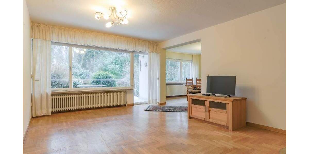 Großzügige 2 Familien-DHH mit Aufstockungs- und Anbaumöglichkeiten * ca. 1.848 m² parkähnlicher Grund mit Direktangre... 6 zimmer