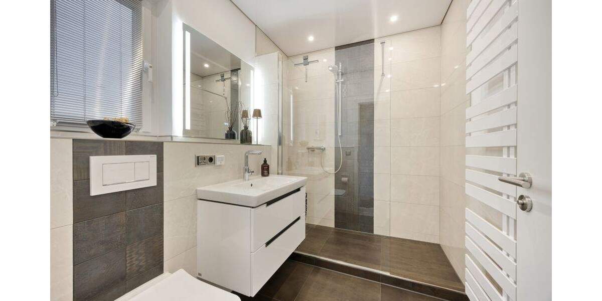 Einfamilienhaus Langenfeld Richrath - 6 Zimmer, 220 m&sup2;, 850.000&euro; | Angebot:25802492