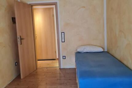 Wohnung oder WG für 3 Personen