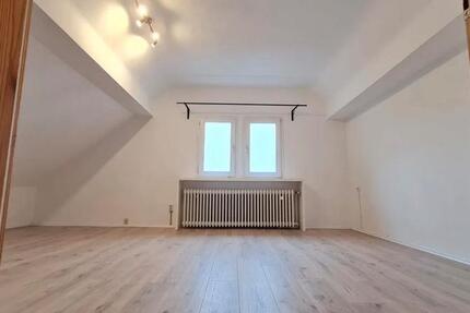 Sanierte Dachgeschosswohnung mit Küche in Remscheid Hastwn 2 zimmer