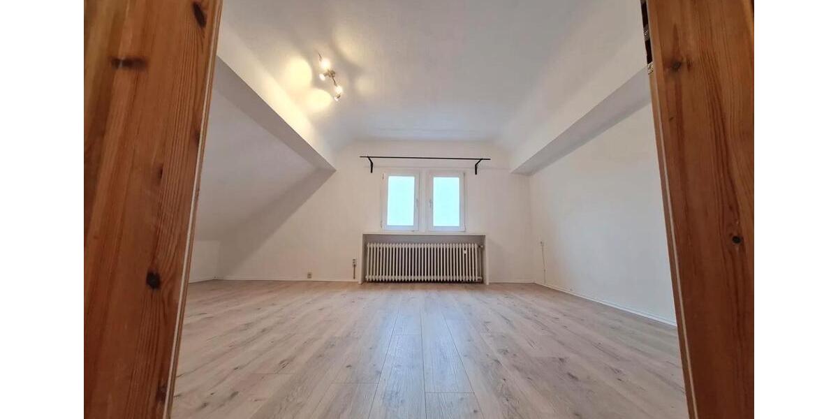 Sanierte Dachgeschosswohnung mit Küche in Remscheid Hastwn 2 zimmer