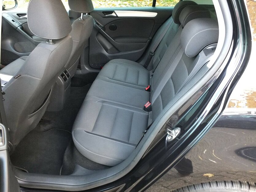 VW Golf 1.6TDi TEAM EINPARKHILFE SHZ TEMPOMAT 5-türig 159.855 km 7.904 € Köln 50858