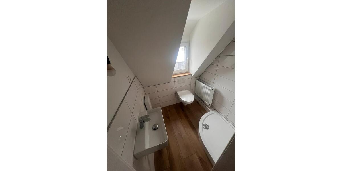 Schön geschnittene & frisch sanierte DG-Wohnung mit Gartennutzung 2 zimmer