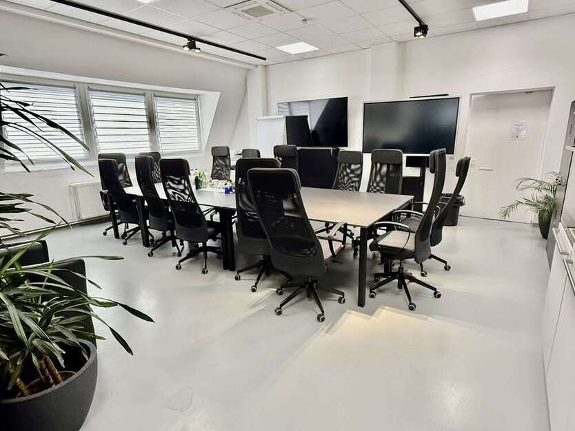 Büro in Düsseldorf 2.195 € 134 m²