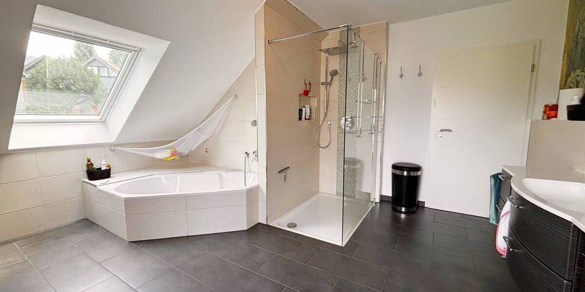 Einfamilienhaus Odenthal / Blecher Blecher - 7 Zimmer, 246 m&sup2;, 1.150.000&euro; | Angebot:26868446