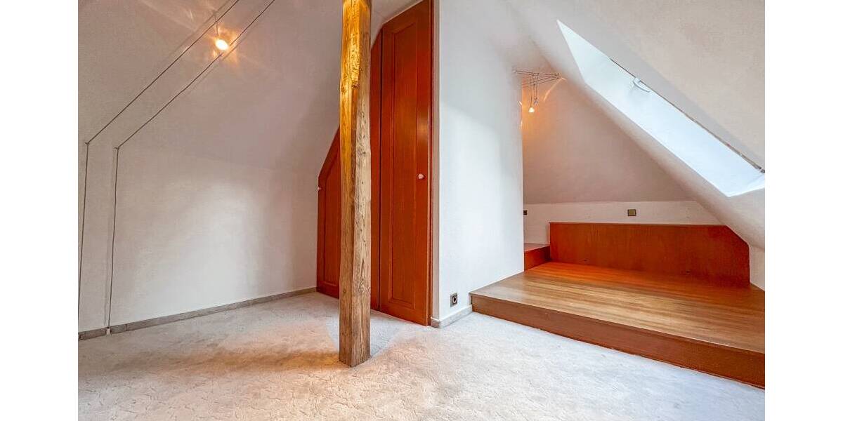 Historisches Herrenhaus im Hagener Süden, aufgeteilt in zwei Eigentumswohnungen 1 zimmer