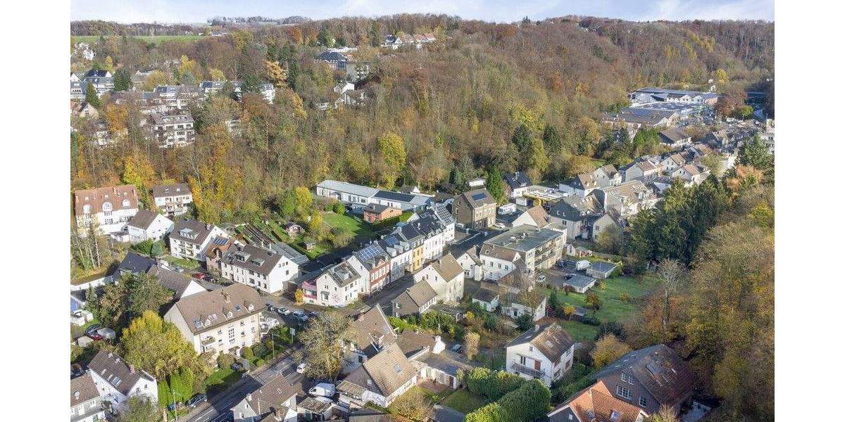 Top gepflegtes Neun-Familienhaus in guter Lage von Bergisch-Gladbach - Mehrfamilienhaus, Wohnhaus Bergisch Gladbach Gladbach | Angebot:23973693