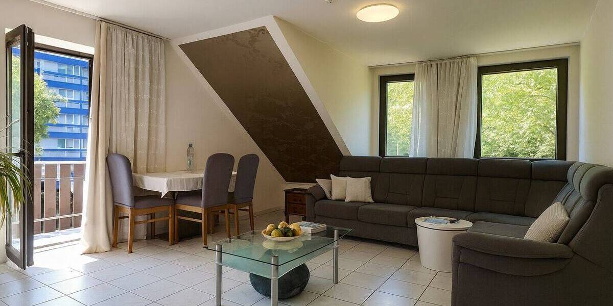 Praktisches Zweifamilienhaus mit Ausblick ins Grüne 6 zimmer