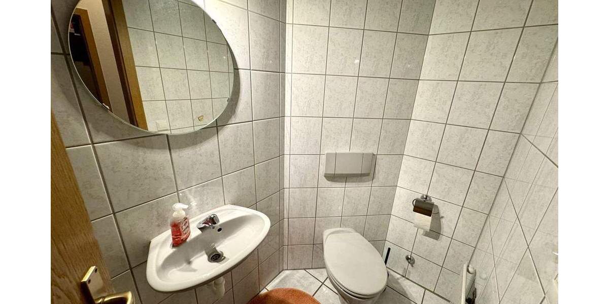 Großes Einfamilienhaus mit Einliegerwohnung und Nebenhaus in Quettingen 6 zimmer