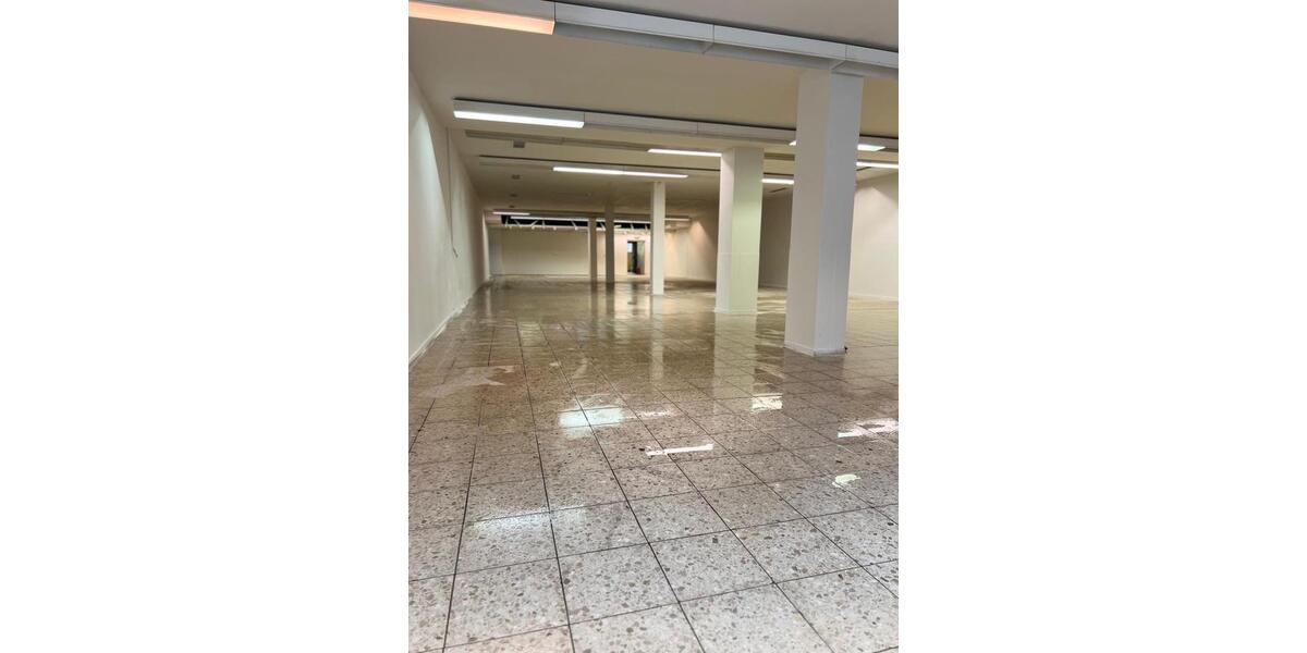 Großes Gewerbelokal 500 m² zu vermieten zimmer