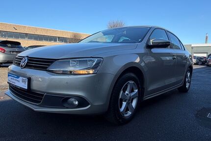 VW Jetta 111.740 km 7.990 &euro; Düsseldorf 40233