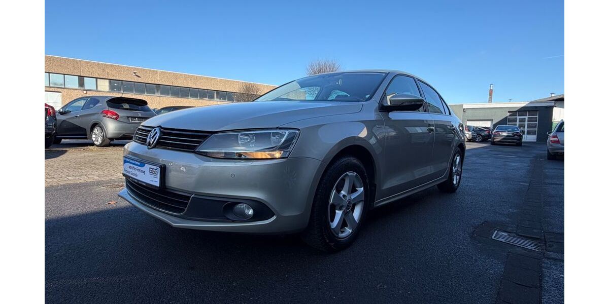 VW Jetta 111.740 km 8.490 &euro; Düsseldorf 40233