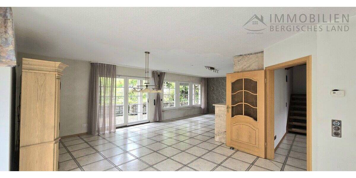 Einfamilienhaus Hückeswagen Innenstadt - 6 Zimmer, 242 m&sup2;, 449.000&euro; | Angebot:26867652