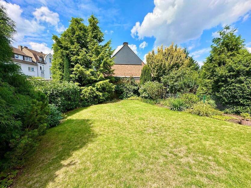 Familienfreundliches Reihenendhaus: 4 SchlafZimmer, Garten, Garage mit viel Platz & Potenzial