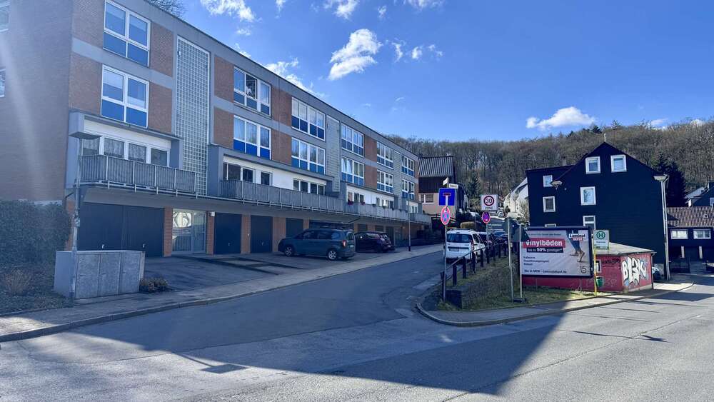Traumhafte 3,5-Zimmer-Wohnung mit großem Balkon, herrlicher Aussicht, Garage und inkl.Einbauküche 3 zimmer