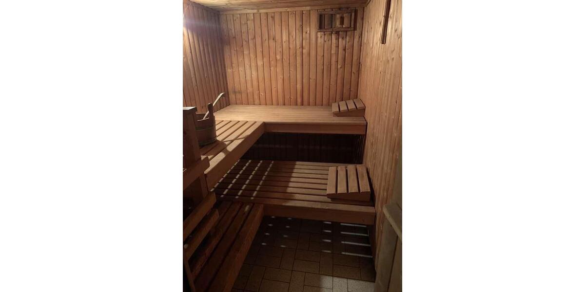 Freist. Einfamilienhaus Haus m. Schwimmbad u. Sauna zu vermieten 6 zimmer
