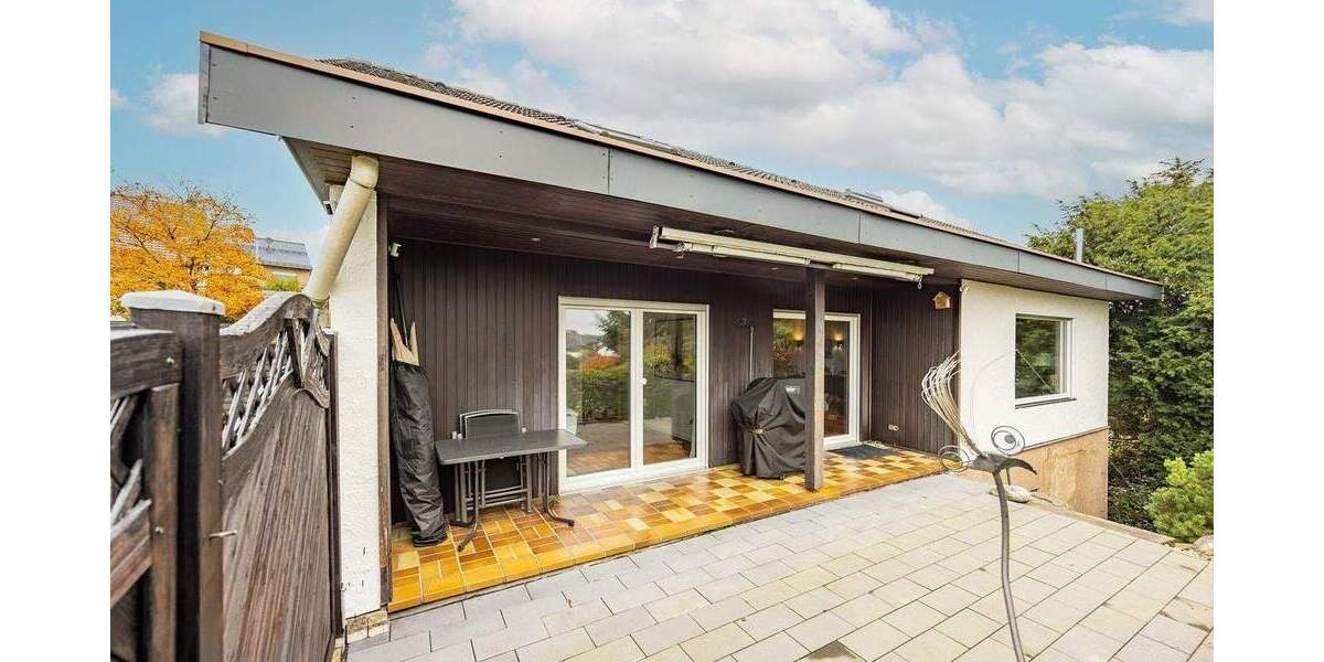 Einfamilienhaus mit Einlieger, Garage, Doppel-Carport und schönem Garten 7 zimmer