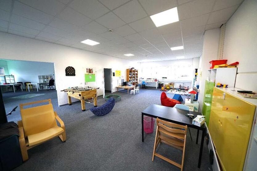 Provisionsfrei: Ca. 212 m² Büro-, Praxis- oder Studiofläche in Rtg.-Lintorf