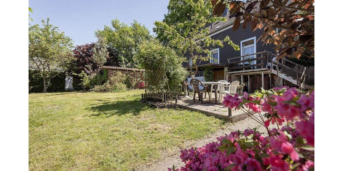 Wohnglück trifft Mieteinnahme: Freistehendes Zweifamilienhaus mit traumhaftem Garten 7 zimmer