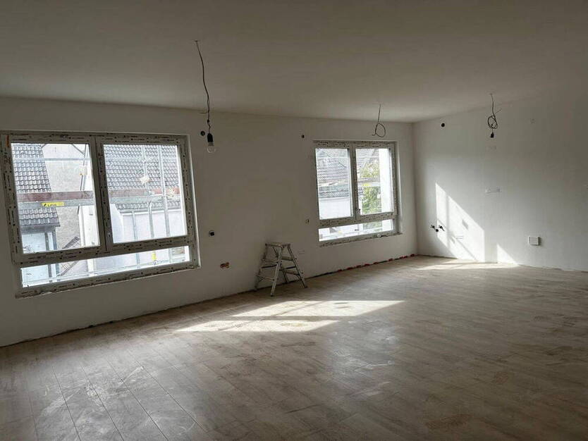 3,5 Zimmer-Neubau-Wohnung, Aufzug, Barrierefrei mit günstigen Sonnen-Energie (A+)