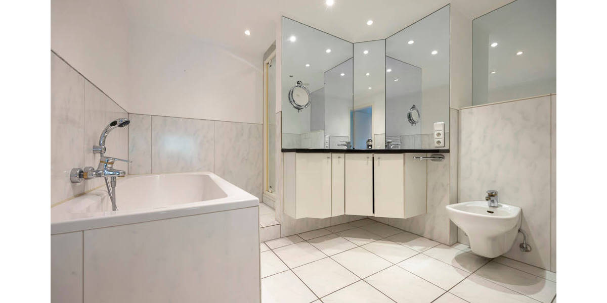 Ihr Rückzugsort im Grünen: Stilvolle Gartenwohnung mit Terasse und Schwimmbad 5 zimmer