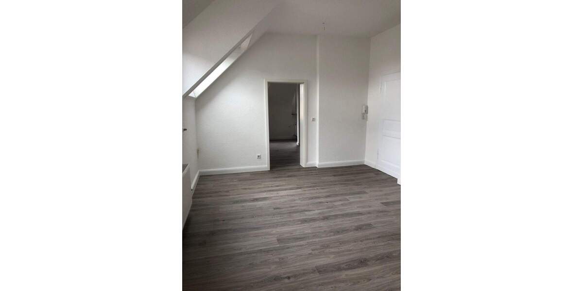 WGH mit 357m² Mietfläche in zentraler Lage von Benrath, JKM € 60.000, 3 Wohnungen, 1 Gewerbe 1 zimmer