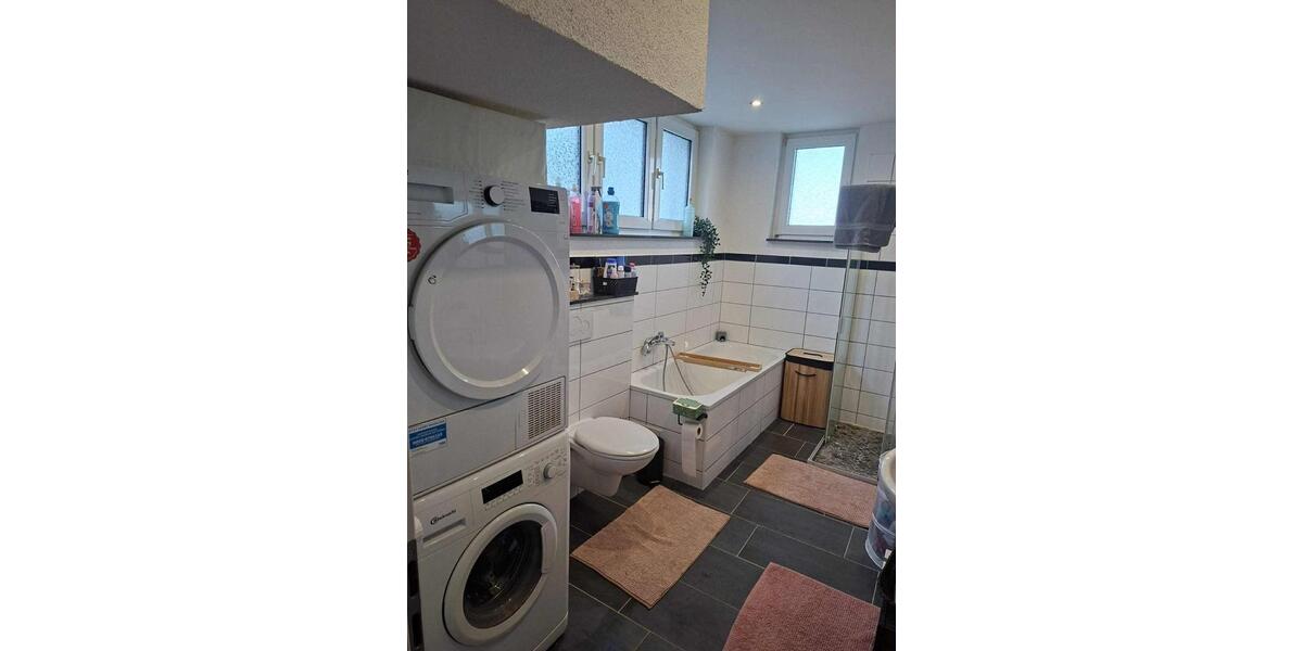 Haus im Haus - Sanierte 4,5 Zimmer Wohnung mit EFH Flair 4.5 zimmer