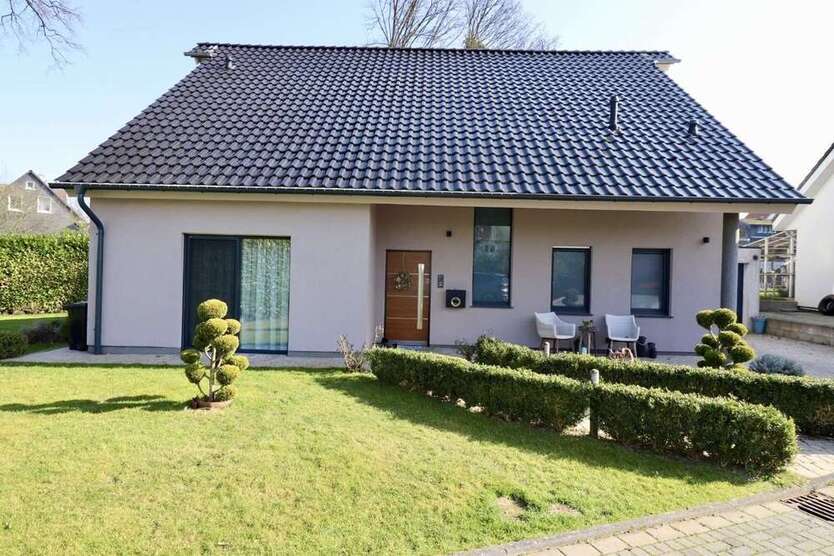 Haus zum Kaufen in Solingen 935.000 € 244 m²