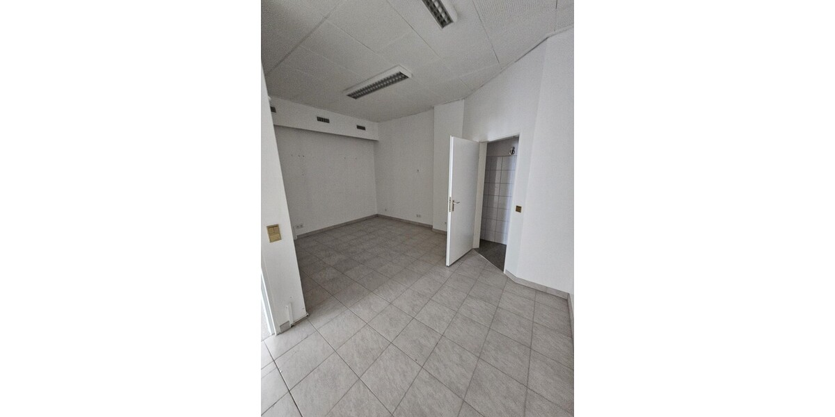 Gewerbeeinheit mit hoher Sichtbarkeit in zentraler Lage 2 zimmer