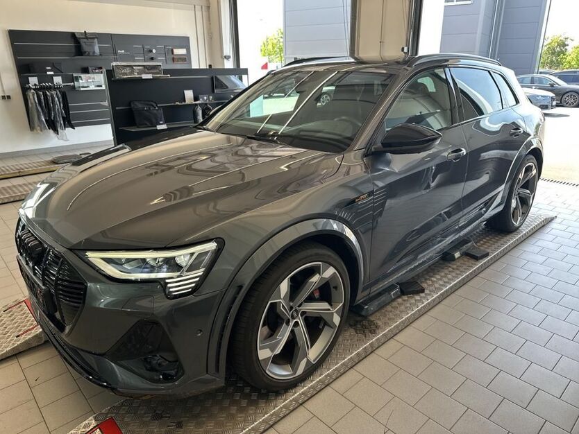 Audi e-tron 36.990 km 47.505 € Hagen 58091