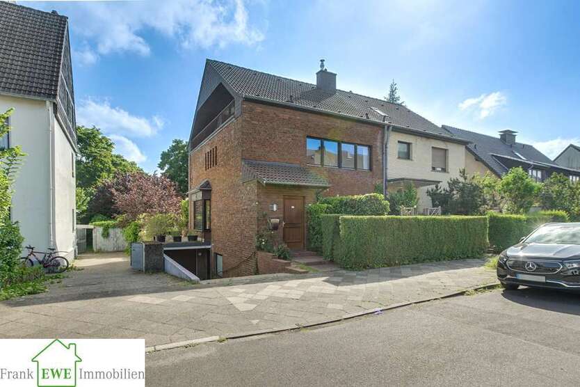 Haus zum Kaufen in Düsseldorf Hassels 789.000 € 207 m²