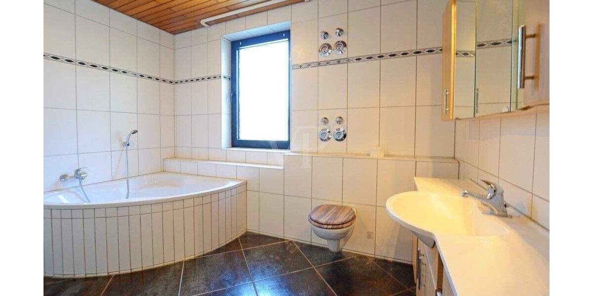 Mehrfamilienhaus, Wohnhaus Langenfeld Immigrath - 8 Zimmer, 233 m&sup2;, 699.000&euro; | Angebot:24701682