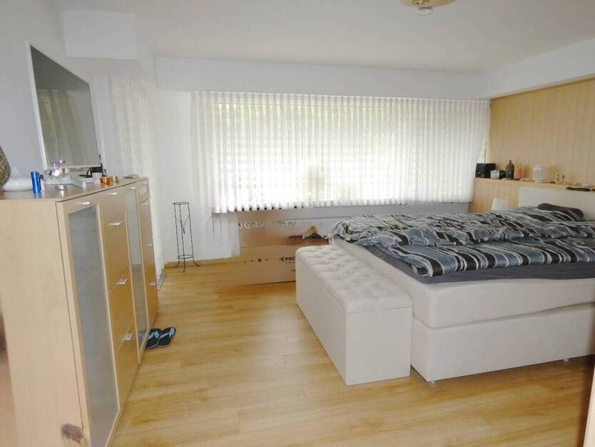 ECHT FAMILIENTAUGLICH - 5- Zimmer Erdgeschoss-Maisonette mit Balkon, Loggia + Terrasse