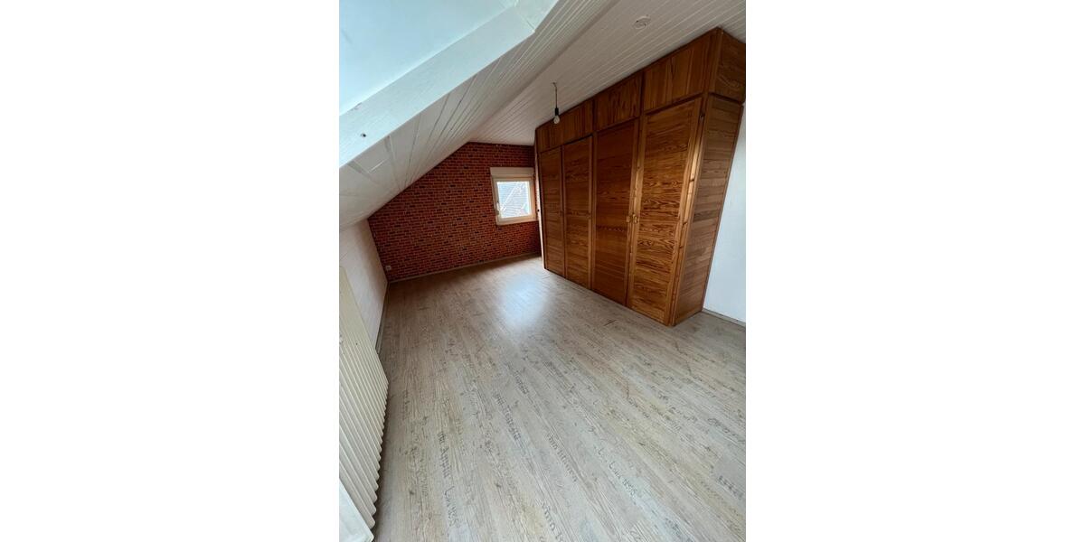 Helle 2-Zimmer-Dachgeschosswohnung in Solingen-Höhscheid zimmer